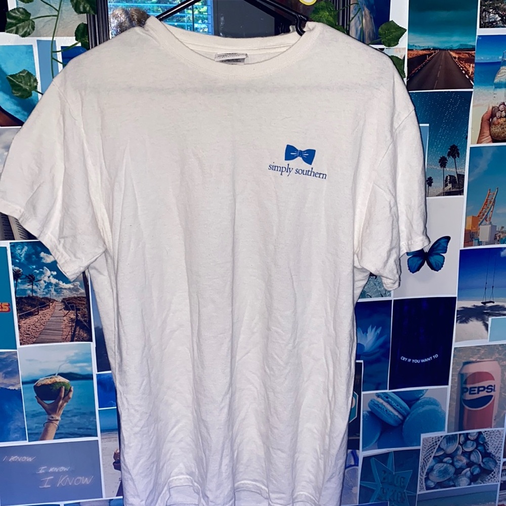 Shell yeah!! Simply southern tee. Size Medium.